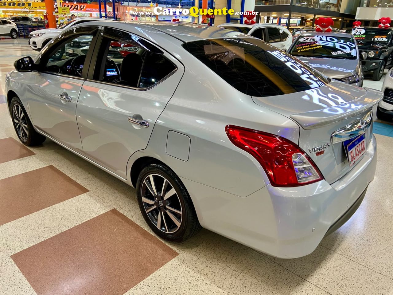 NISSAN VERSA 1.6 16V SL 2019 - Loja