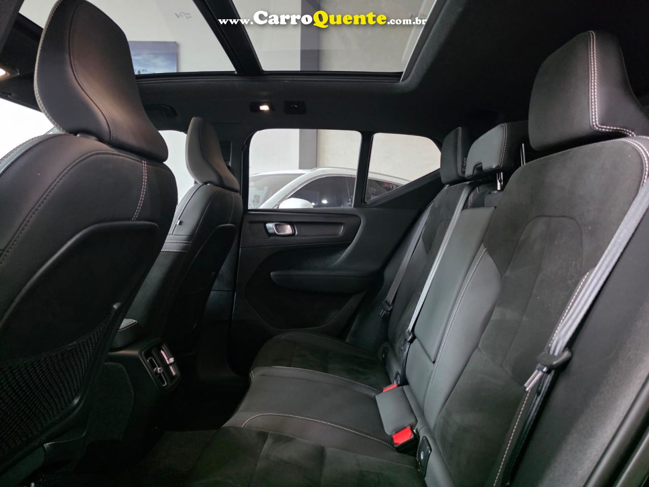 VOLVO   XC 40 TWIN ULTIMATE (ELÉTRICO)   PRETO 2023 408 ELÉTRICO - Loja