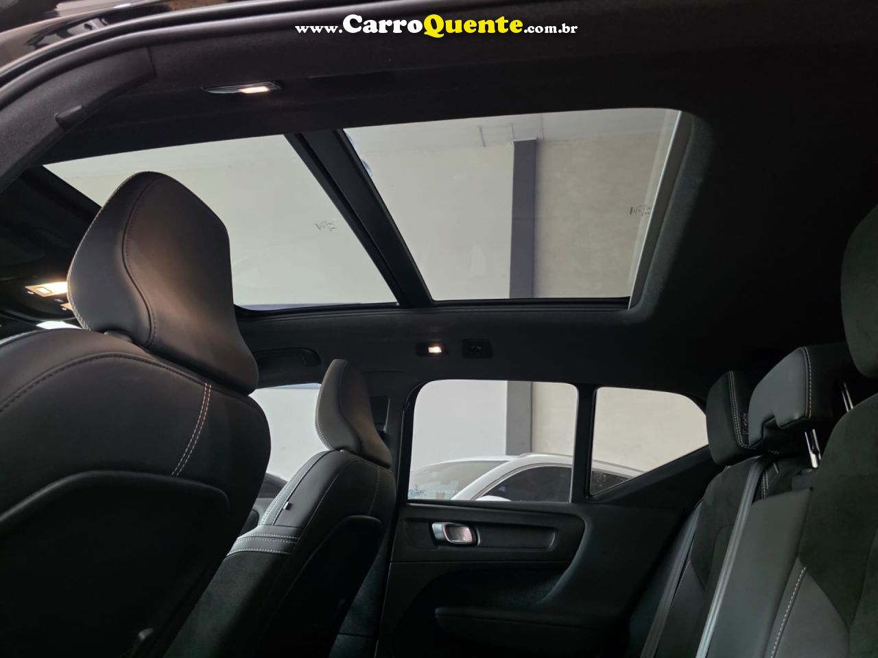 VOLVO   XC 40 TWIN ULTIMATE (ELÉTRICO)   PRETO 2023 408 ELÉTRICO - Loja