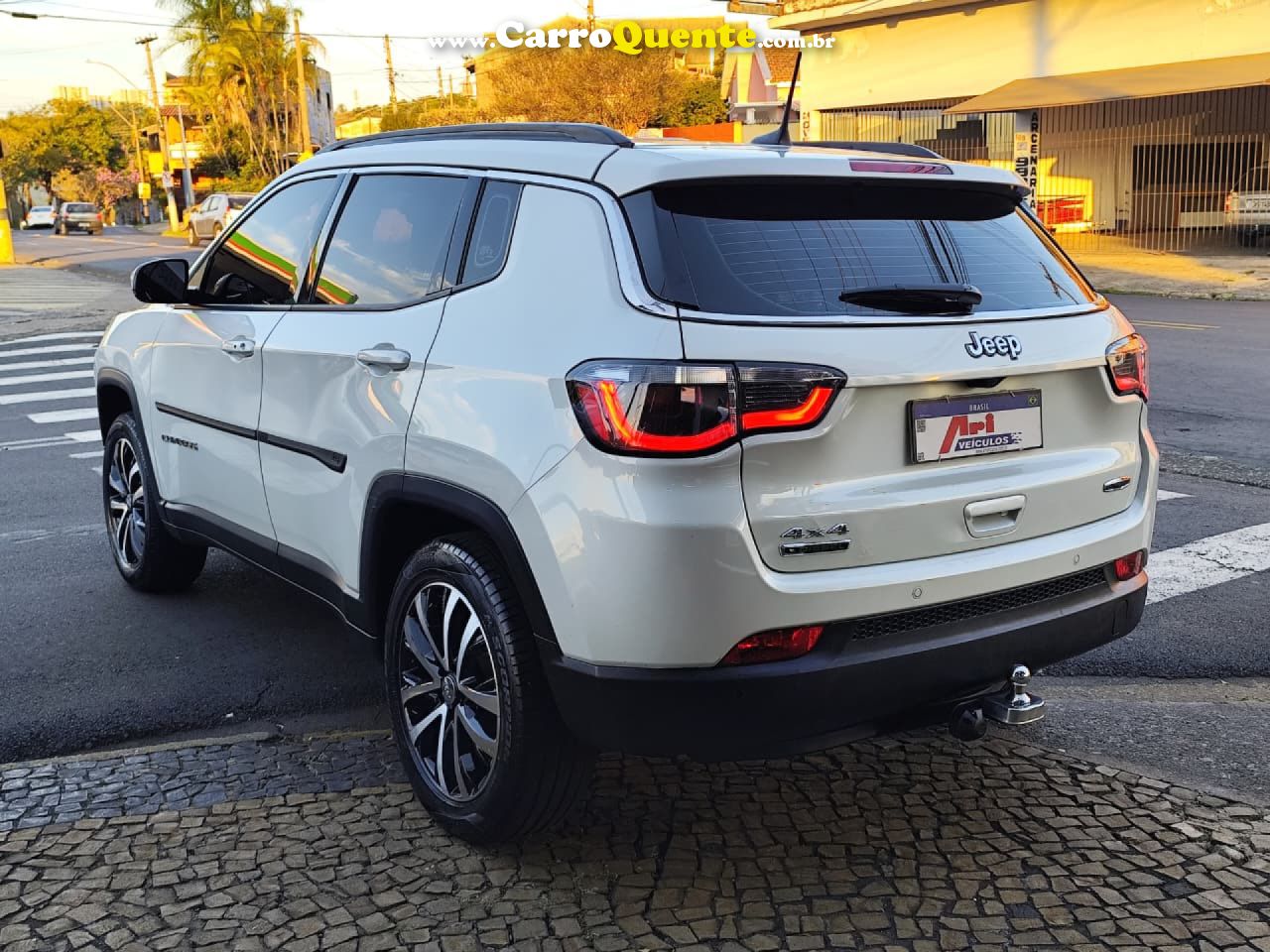 JEEP   COMPASS LONGITUDE 2.0 4X4 DIES. 16V AUT.   BRANCO 2018 2.0 DIESEL - Loja