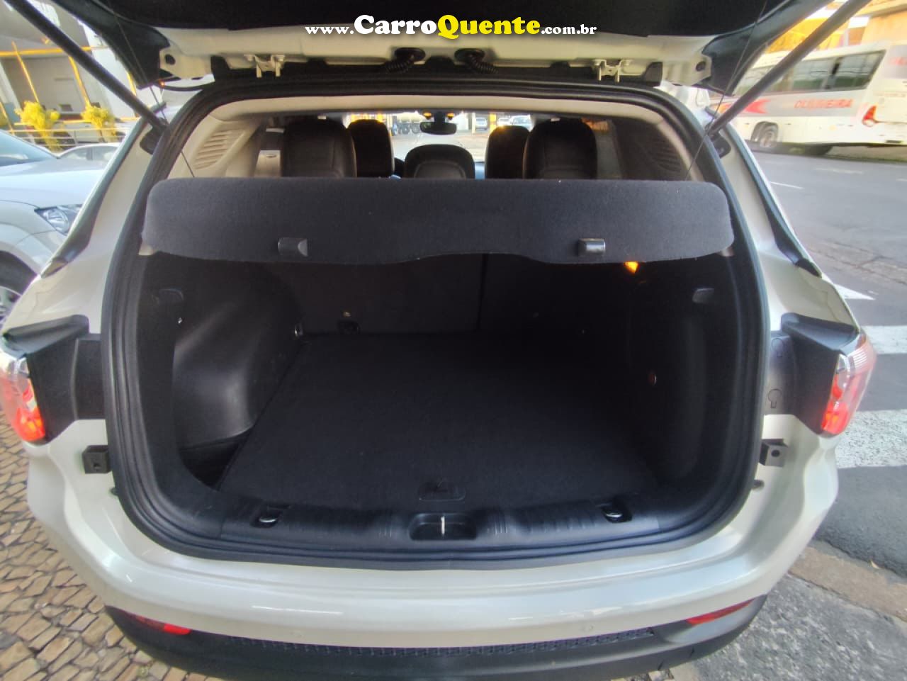 JEEP   COMPASS LONGITUDE 2.0 4X4 DIES. 16V AUT.   BRANCO 2018 2.0 DIESEL - Loja