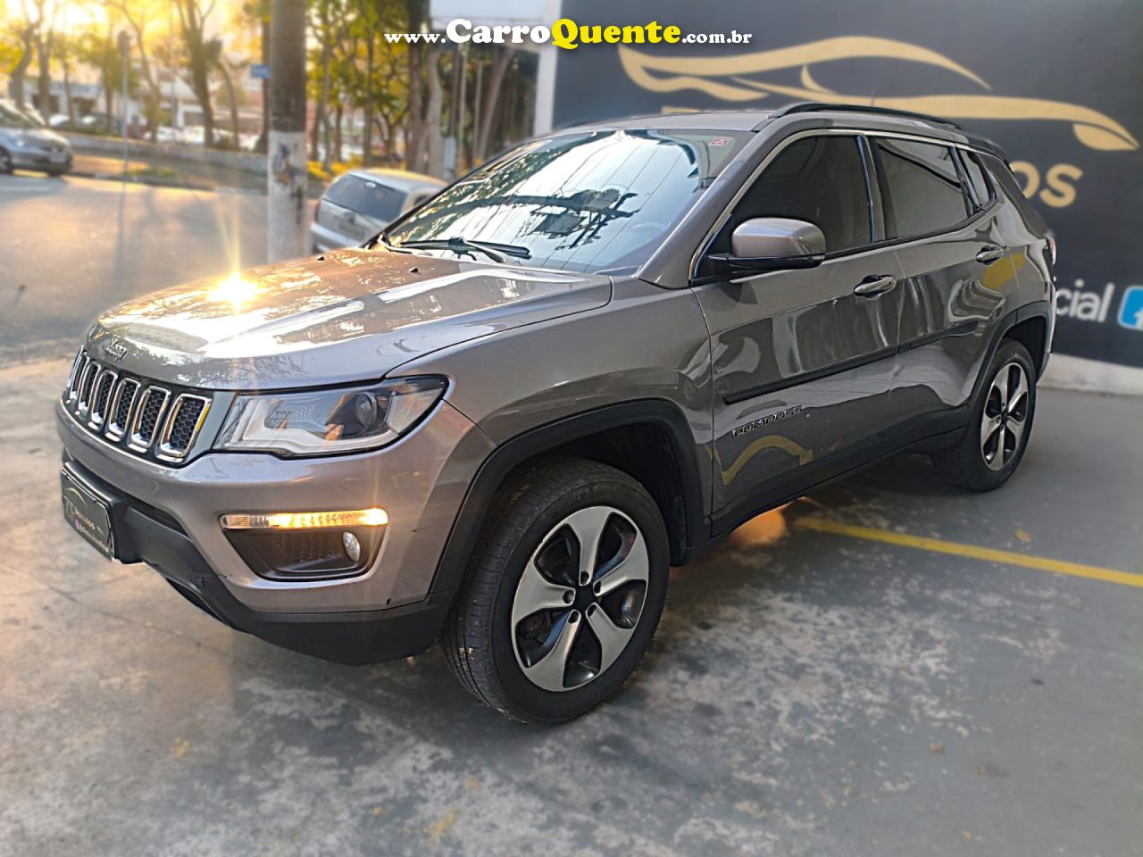 JEEP   COMPASS LONGITUDE 2.0 4X4 DIES. 16V AUT.   CINZA 2017 2.0 DIESEL - Loja