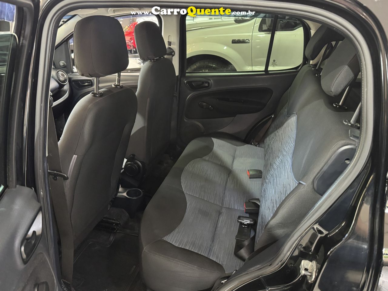 FIAT   UNO ATTRACTIVE 1.0 FIRE FLEX 8V 5P   PRETO 2015 1.0 FLEX - Loja
