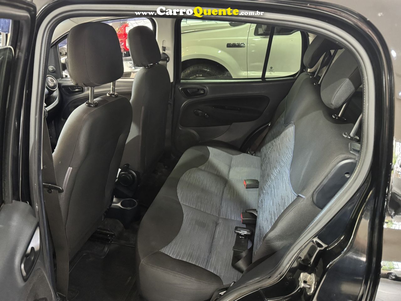 FIAT   UNO ATTRACTIVE 1.0 FIRE FLEX 8V 5P   PRETO 2015 1.0 FLEX - Loja