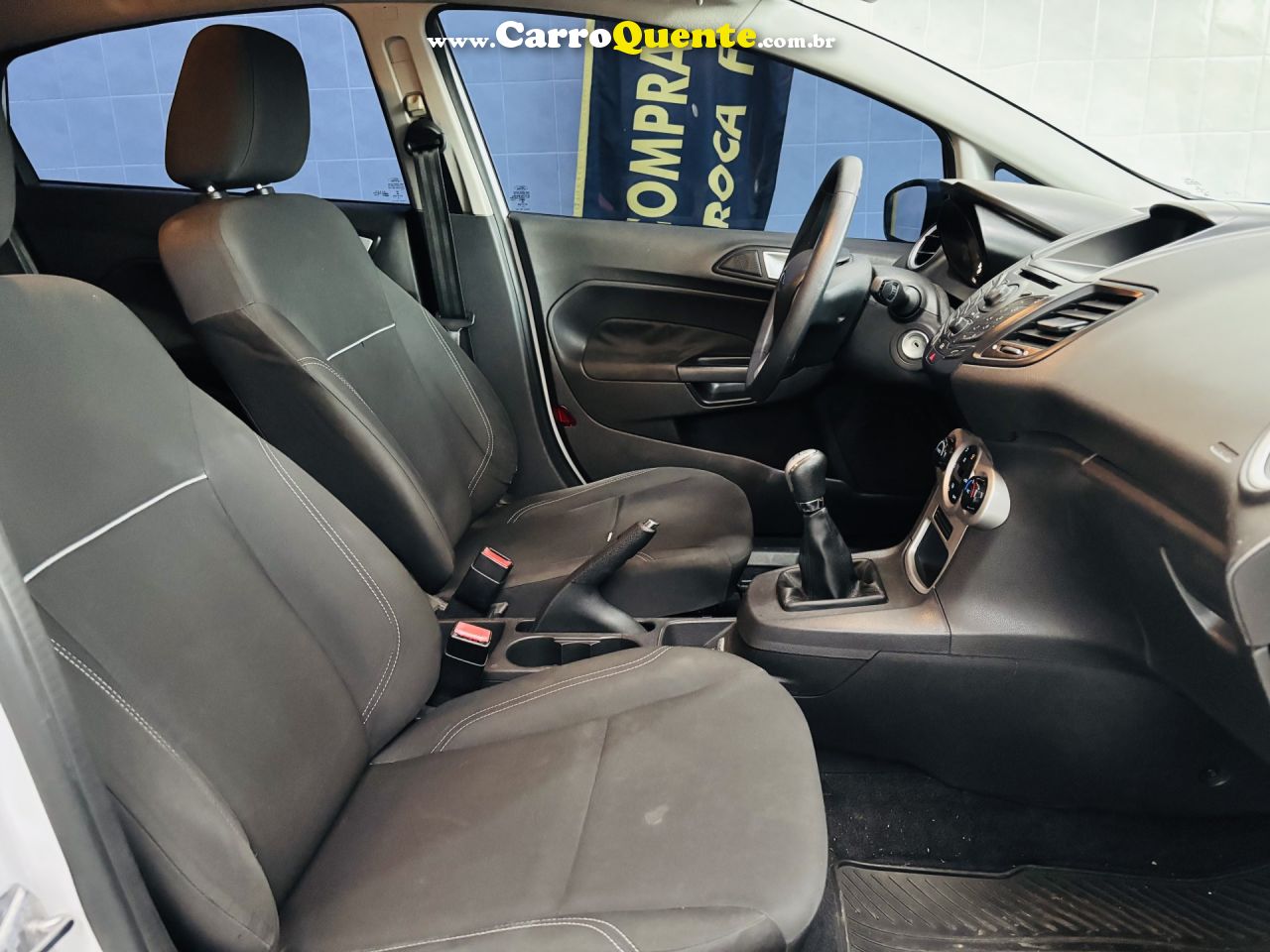 FORD   FIESTA SEL 1.6 16V FLEX MEC. 5P   BRANCO 2017 1.6 FLEX - Loja