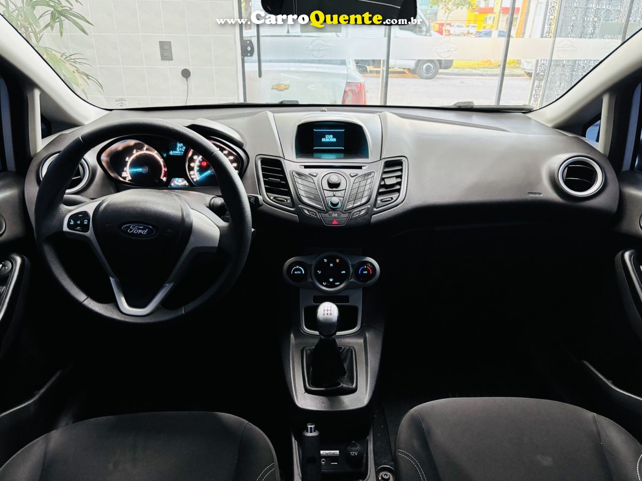 FORD   FIESTA SEL 1.6 16V FLEX MEC. 5P   BRANCO 2017 1.6 FLEX - Loja