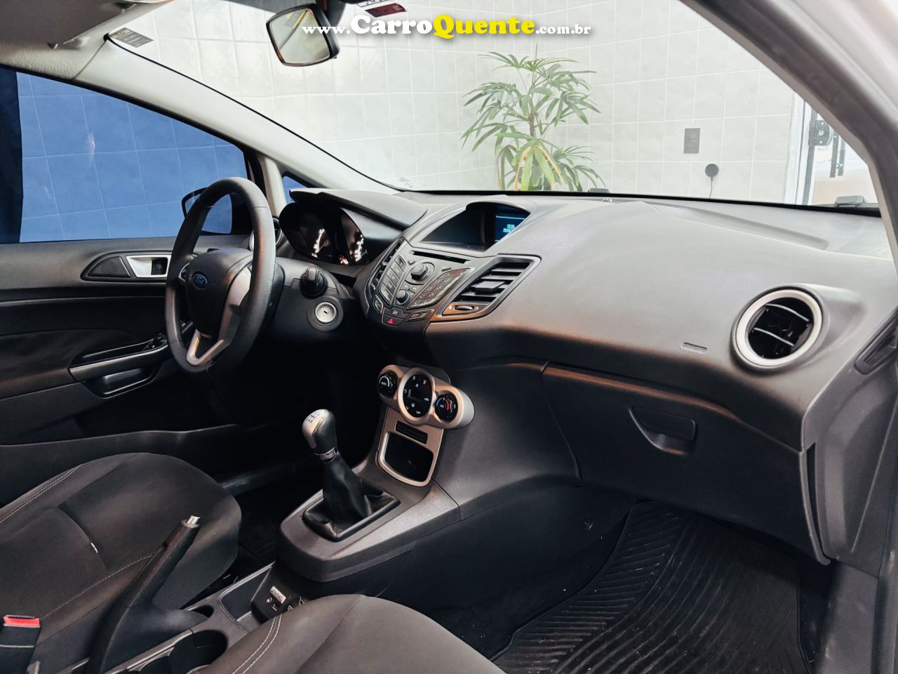 FORD   FIESTA SEL 1.6 16V FLEX MEC. 5P   BRANCO 2017 1.6 FLEX - Loja