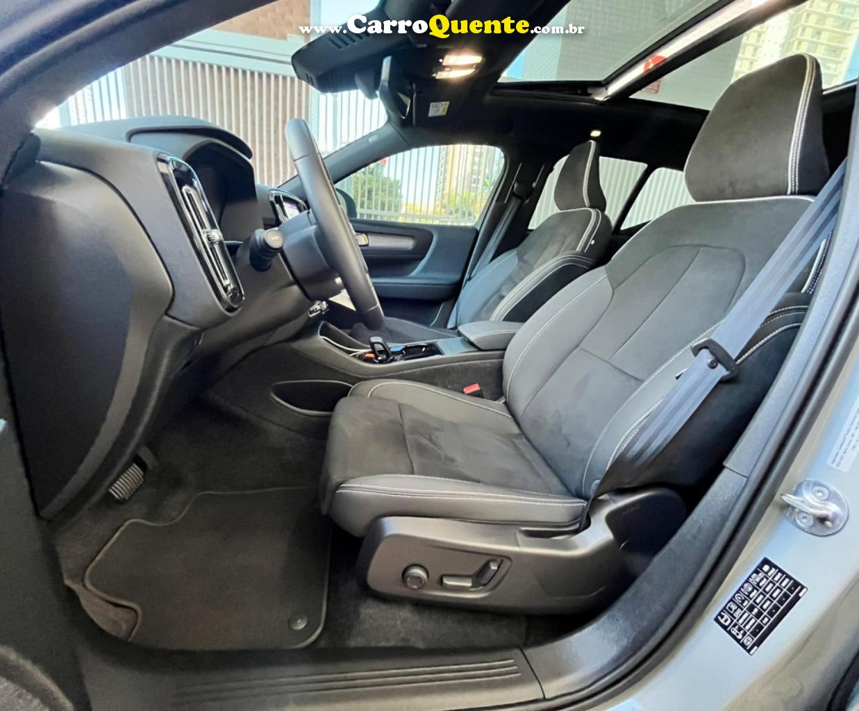 VOLVO   EX40 PERFOMANCE BLACK UNICA DONA EXCELENTE ESTADO DE 0 KM   CINZA 2026 P8 ELÉTRICO - Loja