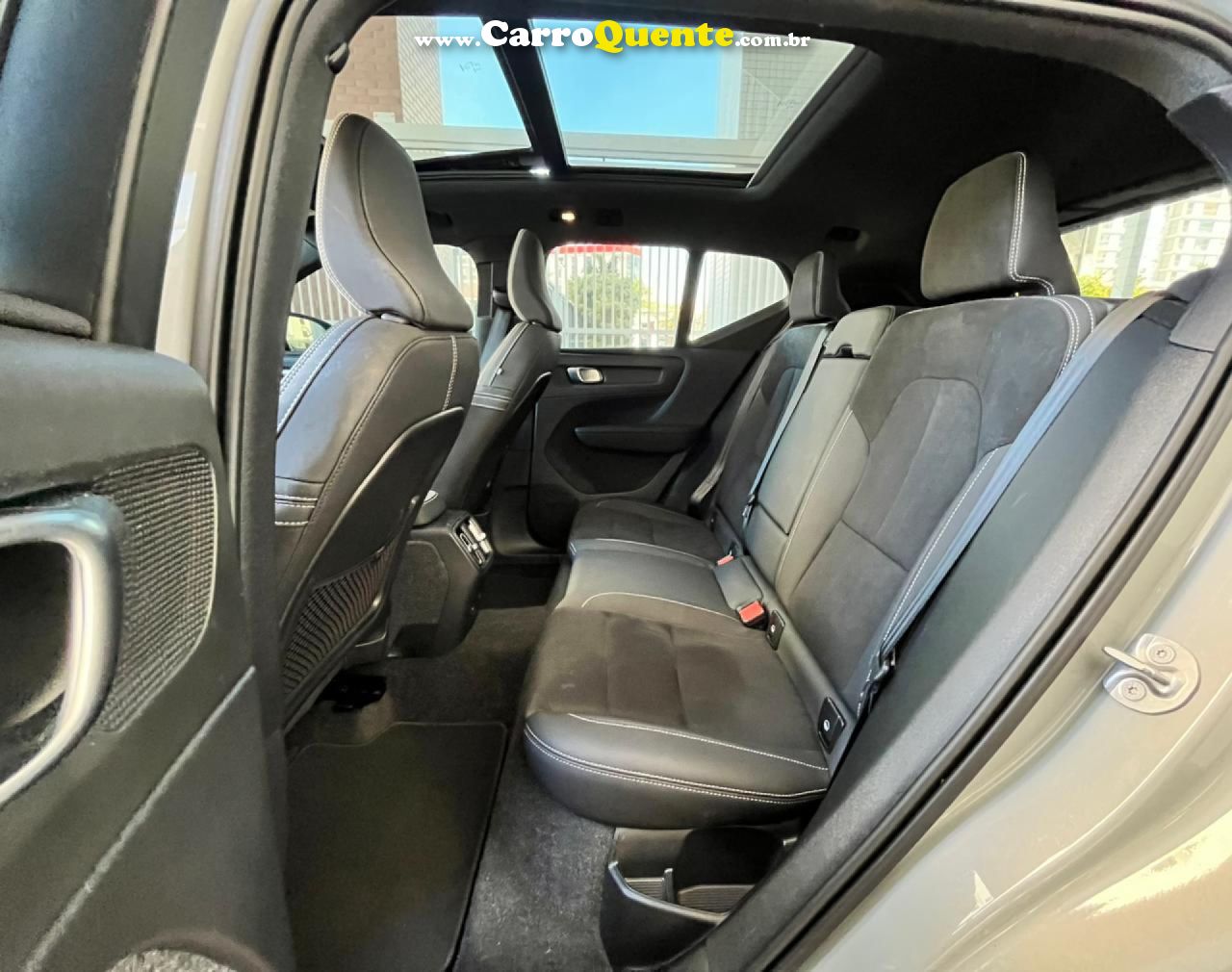 VOLVO   EX40 PERFOMANCE BLACK UNICA DONA EXCELENTE ESTADO DE 0 KM   CINZA 2026 P8 ELÉTRICO - Loja