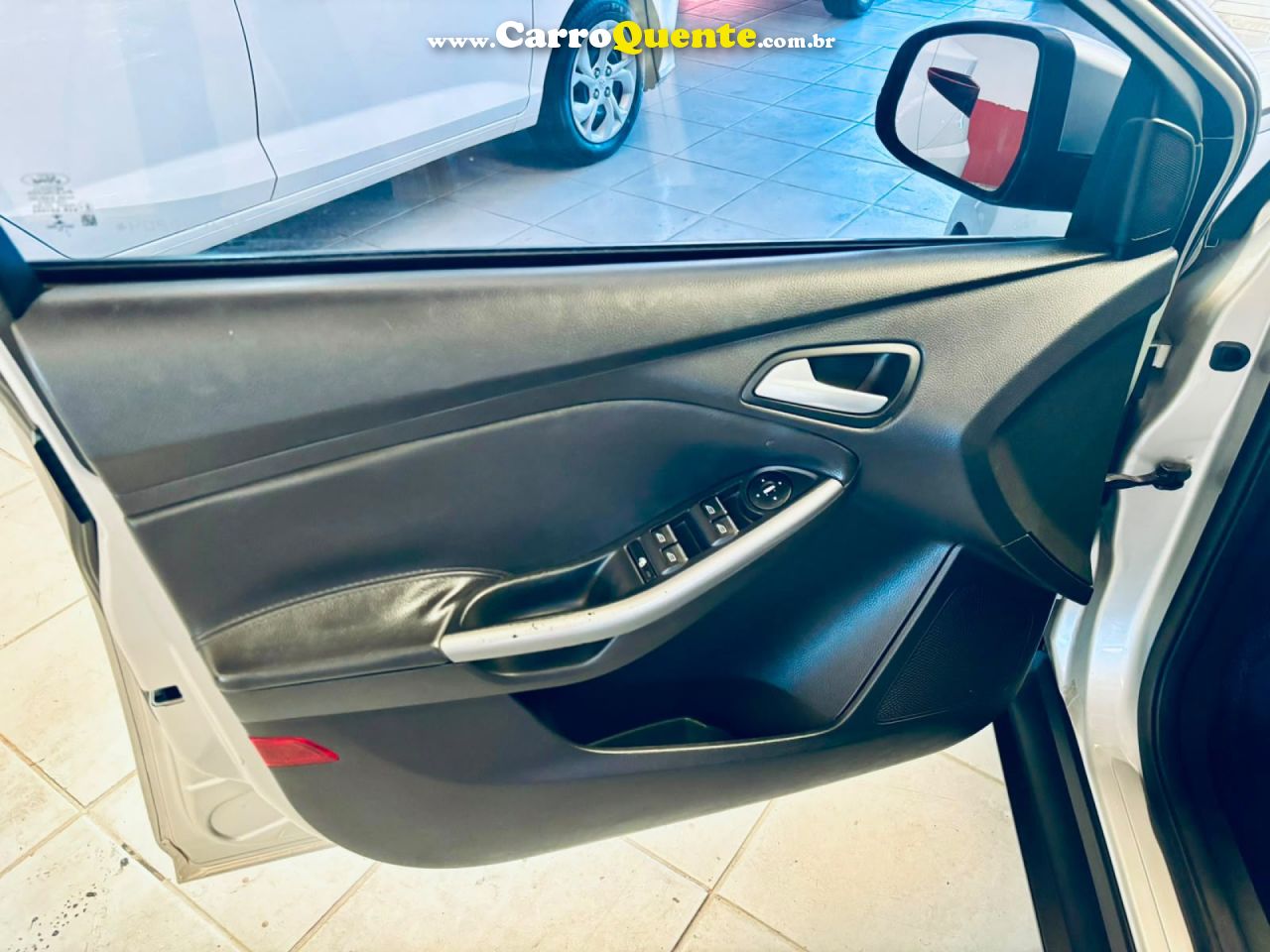 FORD   FOCUS 2.0 16VSESE PLUS FLEX 5P AUT.   PRATA 2015 2.0 FLEX - Loja