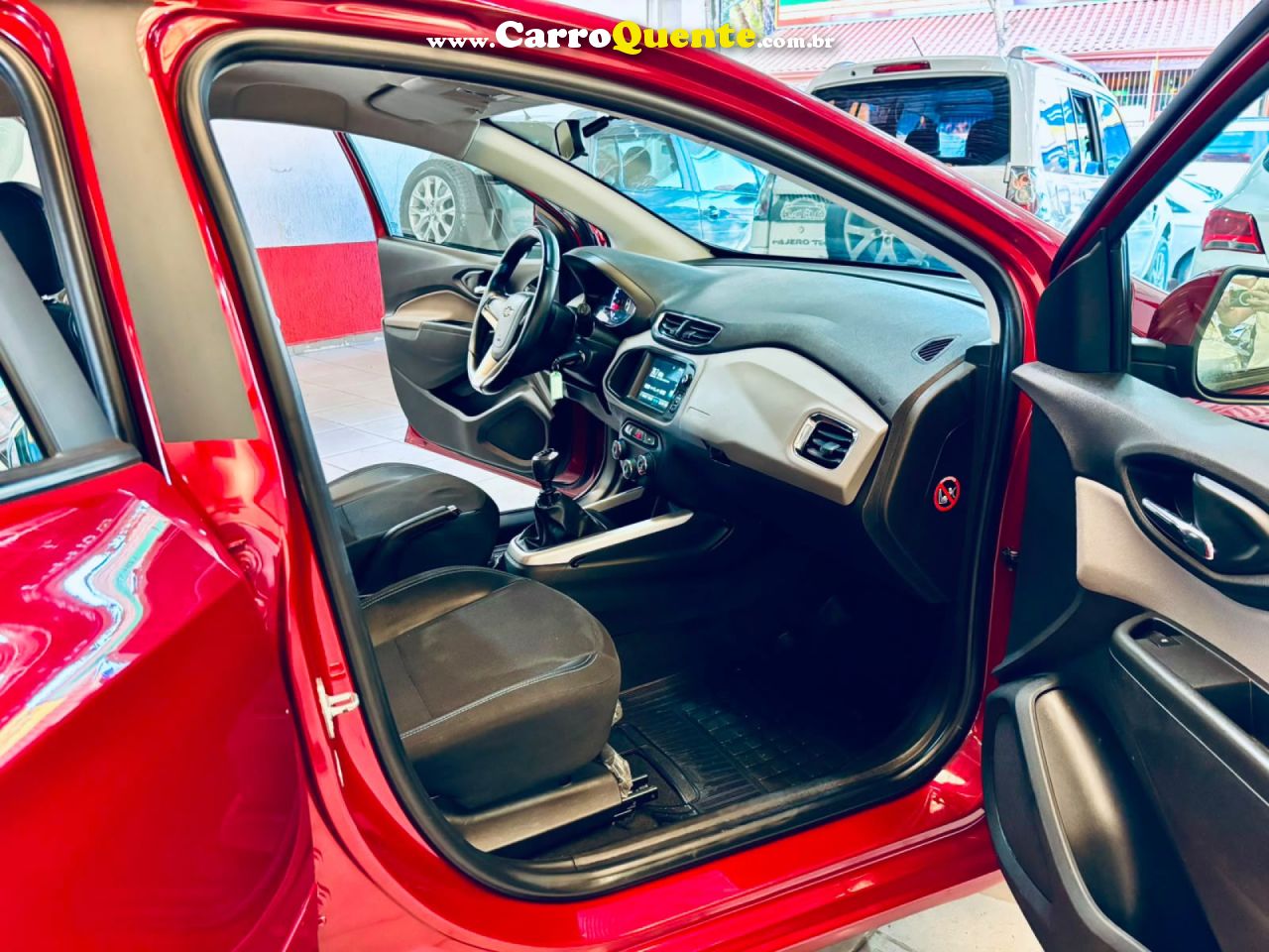 CHEVROLET   ONIX HATCH LT 1.4 8V FLEXPOWER 5P MEC.   VINHO 2019 1.4 FLEX - Loja