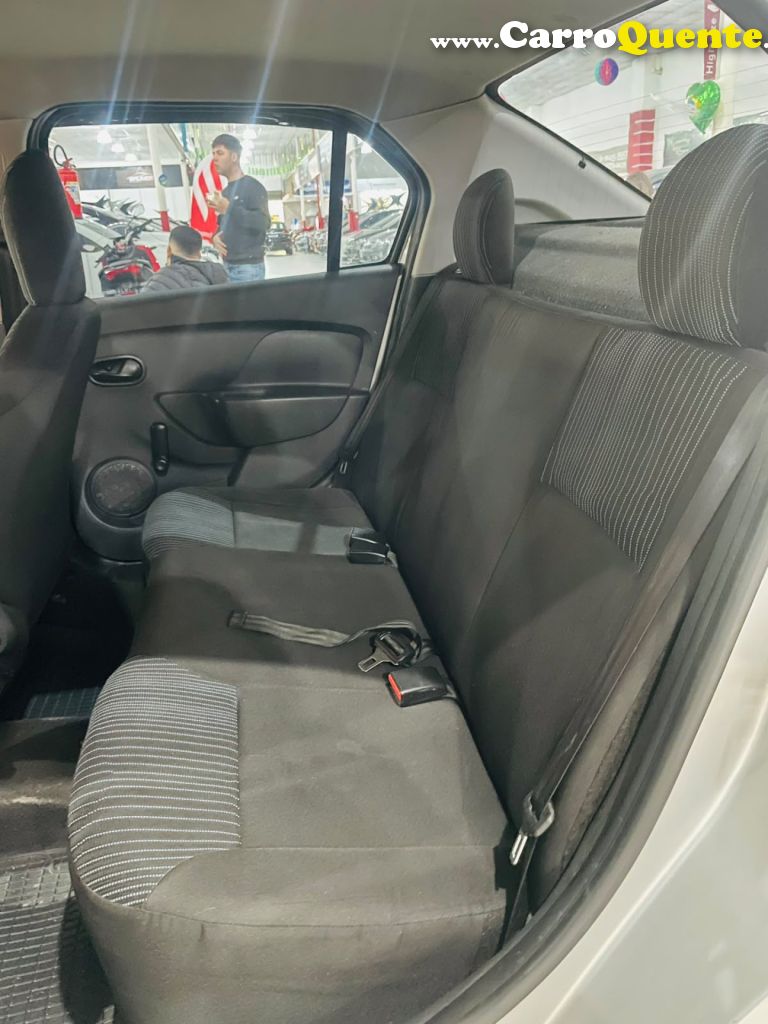 RENAULT   LOGAN AUTHENTIQUE FLEX 1.0 12V 4P   PRATA 2017 1.0 FLEX - Loja