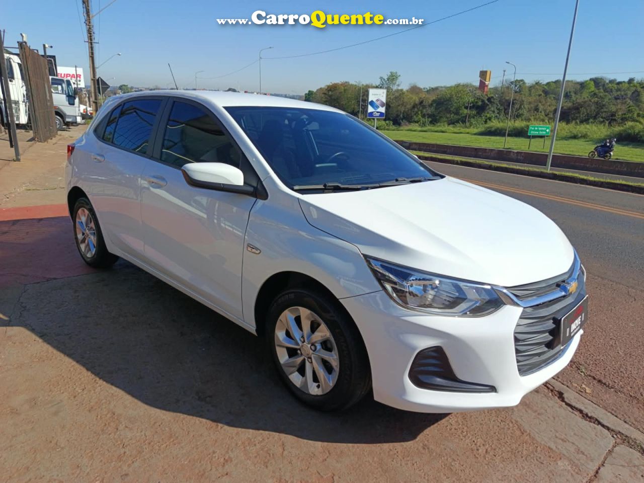 CHEVROLET   ONIX HATCH LT 1.0 12V FLEX 5P MEC.   BRANCO 2023 1.0 FLEX - Loja