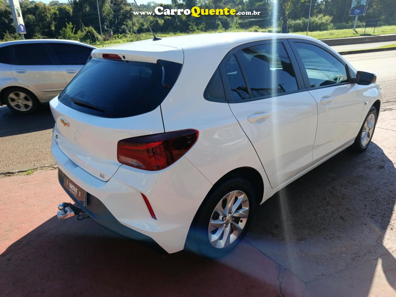 CHEVROLET   ONIX HATCH LT 1.0 12V FLEX 5P MEC.   BRANCO 2023 1.0 FLEX - Loja