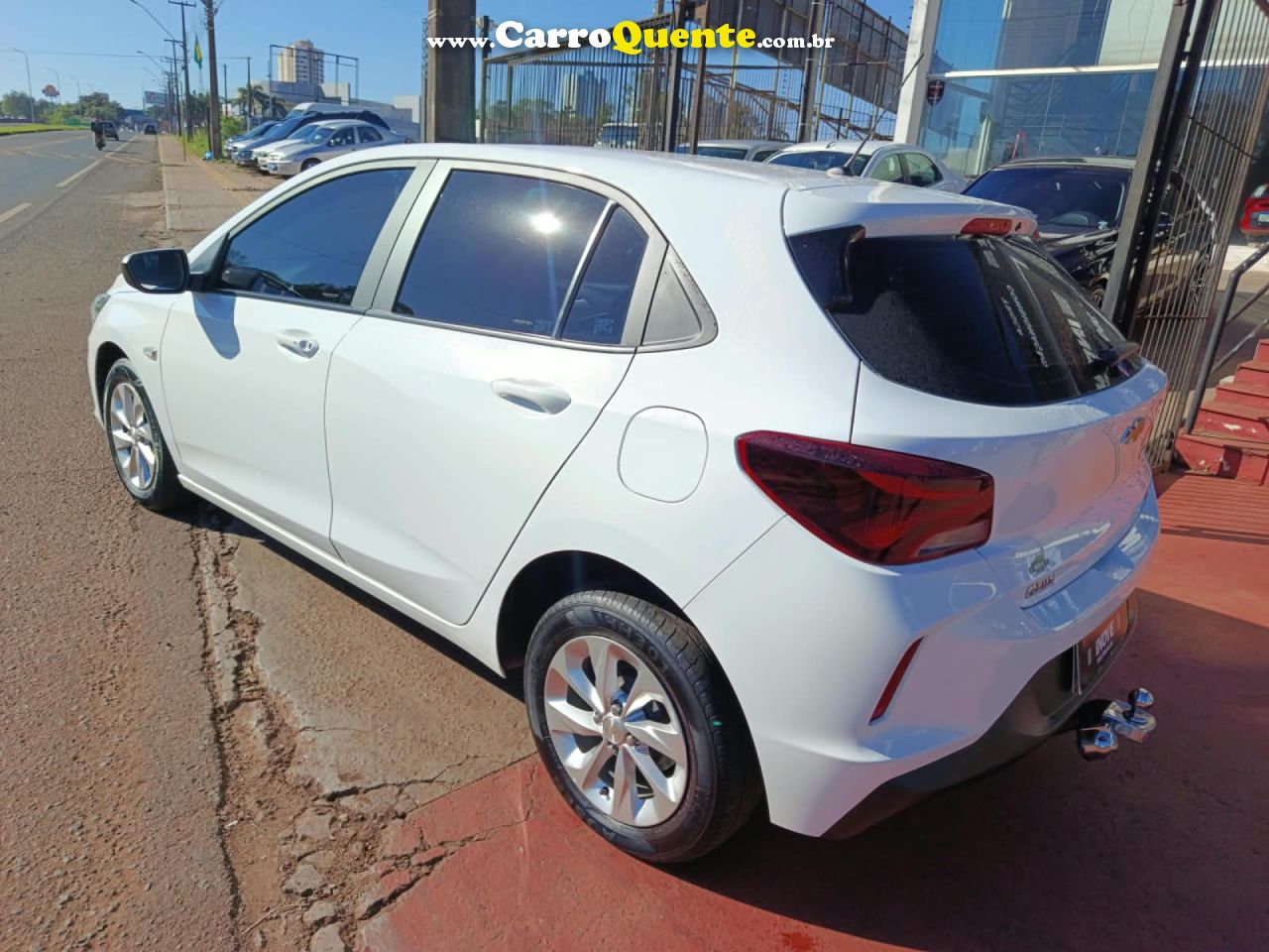 CHEVROLET   ONIX HATCH LT 1.0 12V FLEX 5P MEC.   BRANCO 2023 1.0 FLEX - Loja