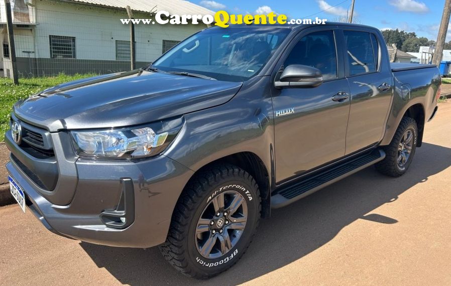 Toyota HILUX 2.8 D-4D TURBO DIESEL CD SR 4X4 AUTOMÁTICO - Loja