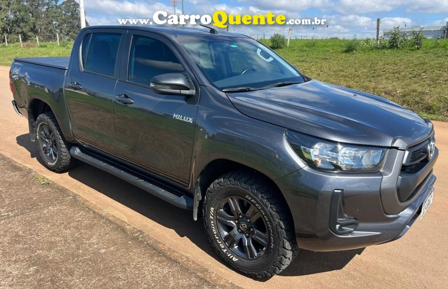 Toyota HILUX 2.8 D-4D TURBO DIESEL CD SR 4X4 AUTOMÁTICO - Loja
