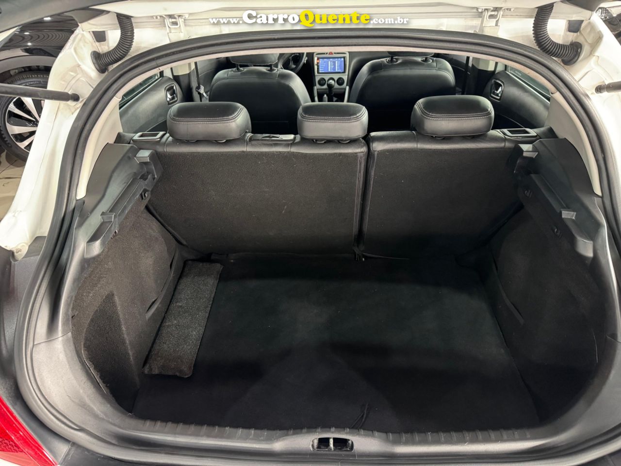 PEUGEOT 308 1.6 ACTIVE 16V 2014 - Loja