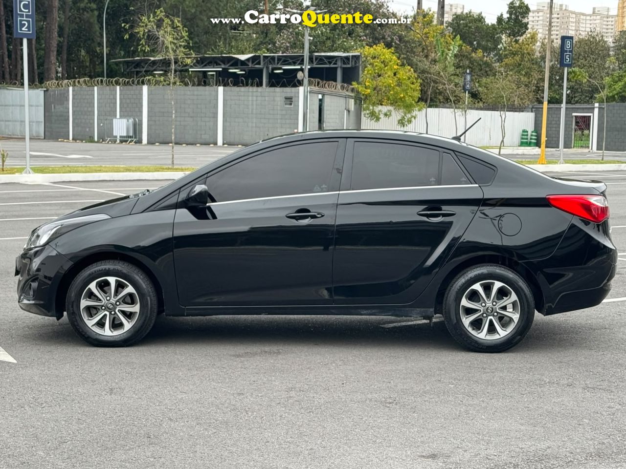 HYUNDAI HB20S 1.6 COMFORT PLUS 16V 2015 - Loja