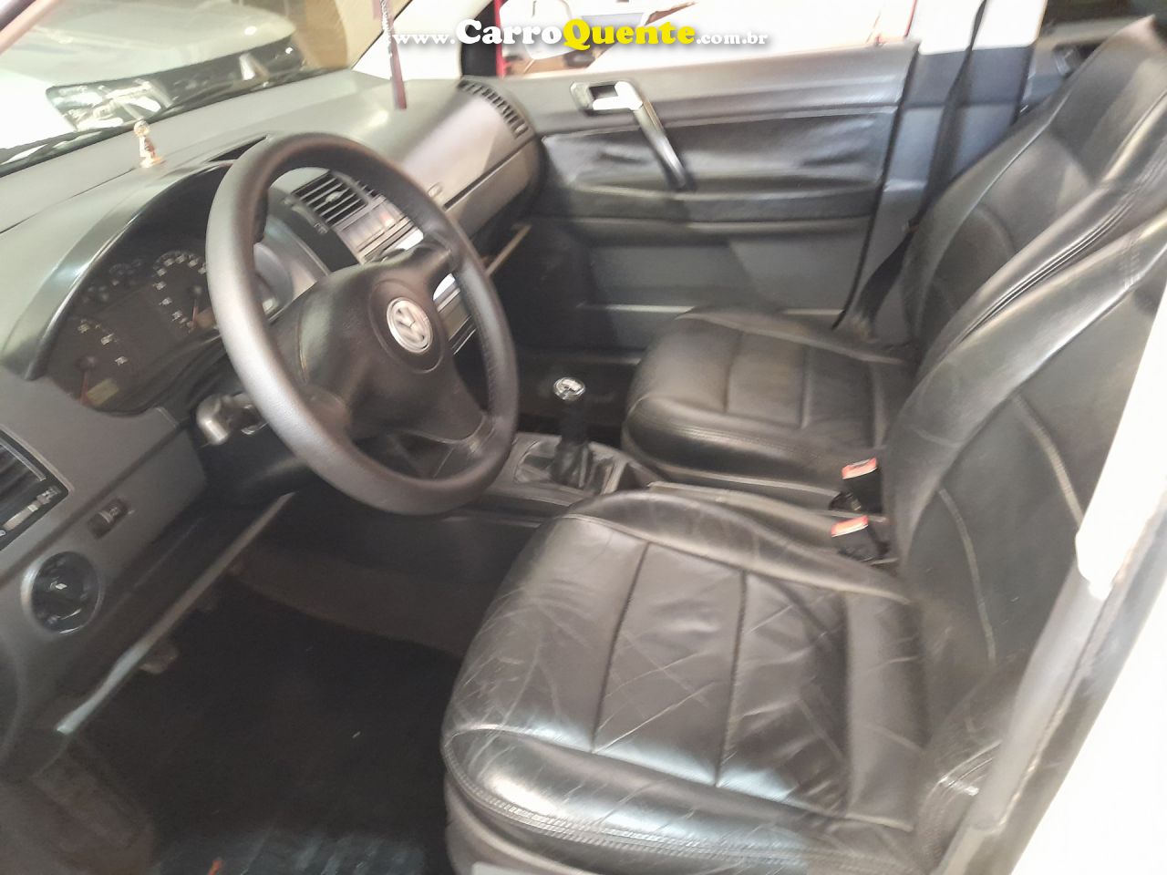 VOLKSWAGEN   POLO SEDAN 1.6 MI TOTAL FLEX 8V 4P   CINZA 2005 1.6 FLEX - Loja