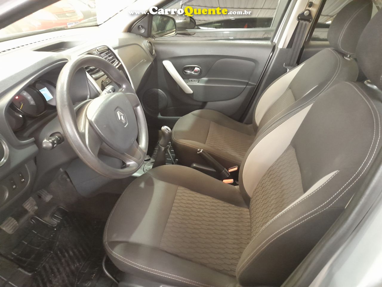 RENAULT   SANDERO SCE   PRATA 2018 1.6 FLEX - Loja