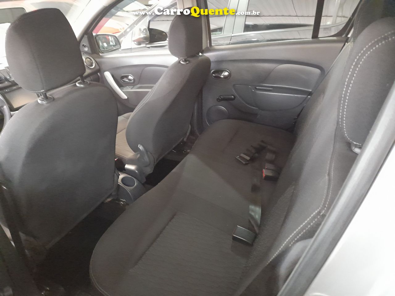 RENAULT   SANDERO SCE   PRATA 2018 1.6 FLEX - Loja