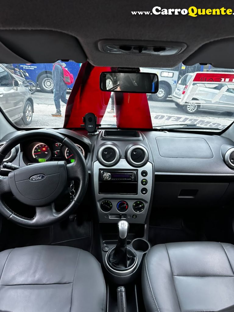 FORD   FIESTA SEDAN 1.6 16V FLEX MEC.   PRATA 2013 1.6 FLEX - Loja