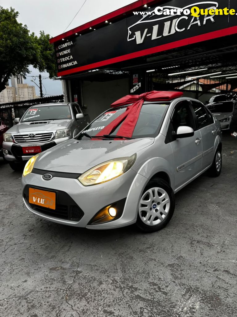 FORD   FIESTA SEDAN 1.6 16V FLEX MEC.   PRATA 2013 1.6 FLEX - Loja