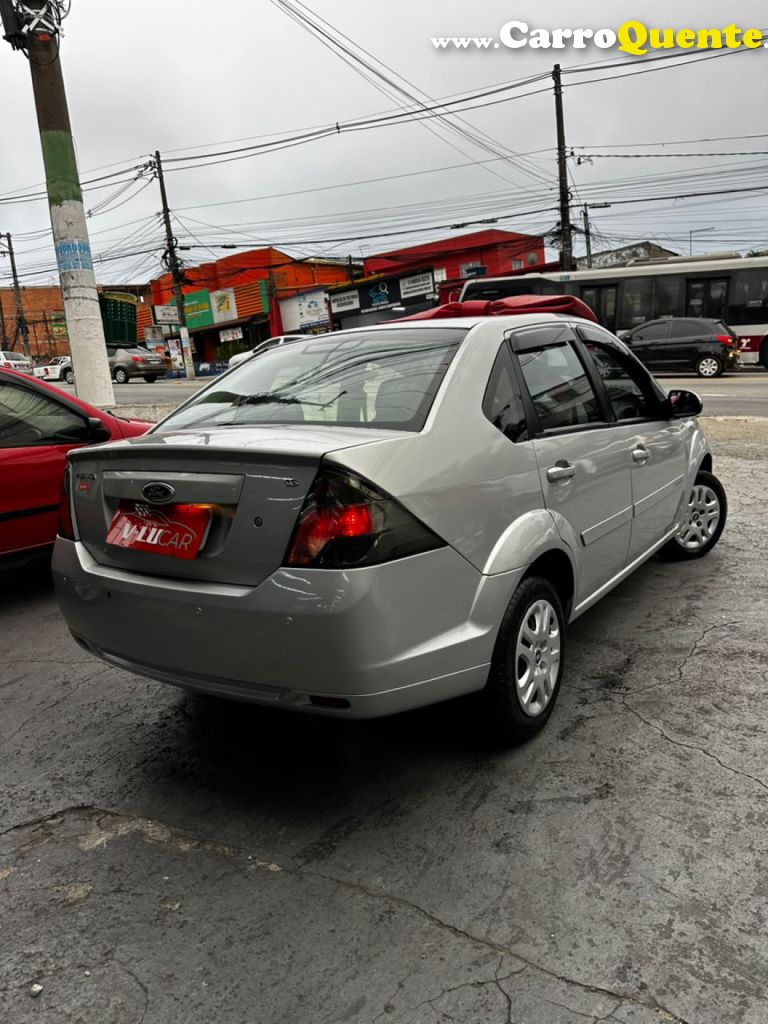 FORD   FIESTA SEDAN 1.6 16V FLEX MEC.   PRATA 2013 1.6 FLEX - Loja