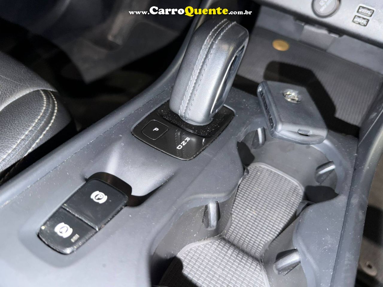 VOLVO XC40 2.0 T4 2019 - Loja
