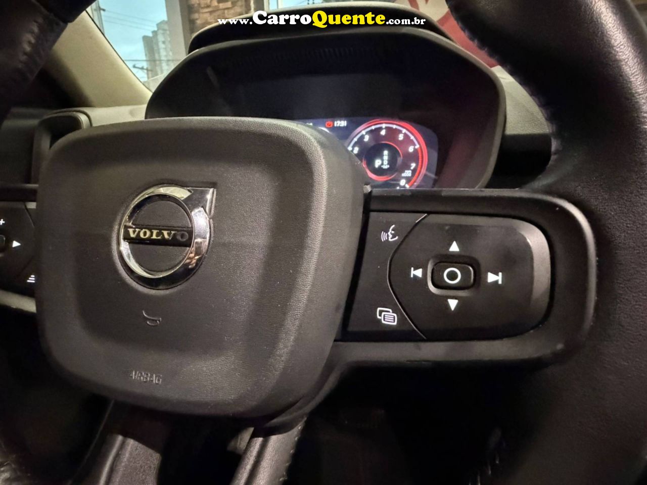 VOLVO XC40 2.0 T4 2019 - Loja