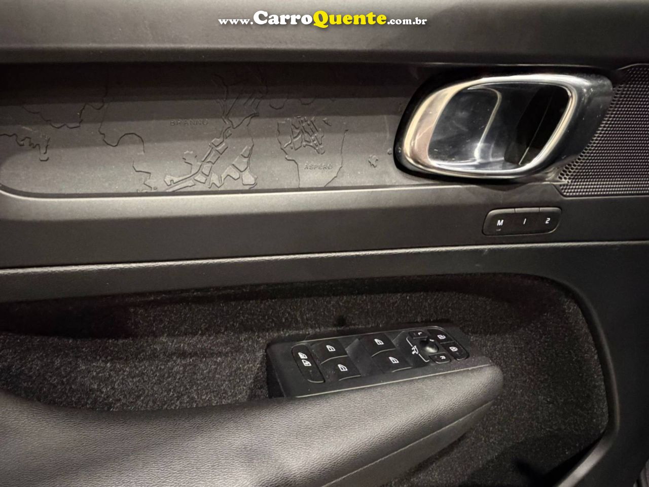 VOLVO XC40 2.0 T4 2019 - Loja