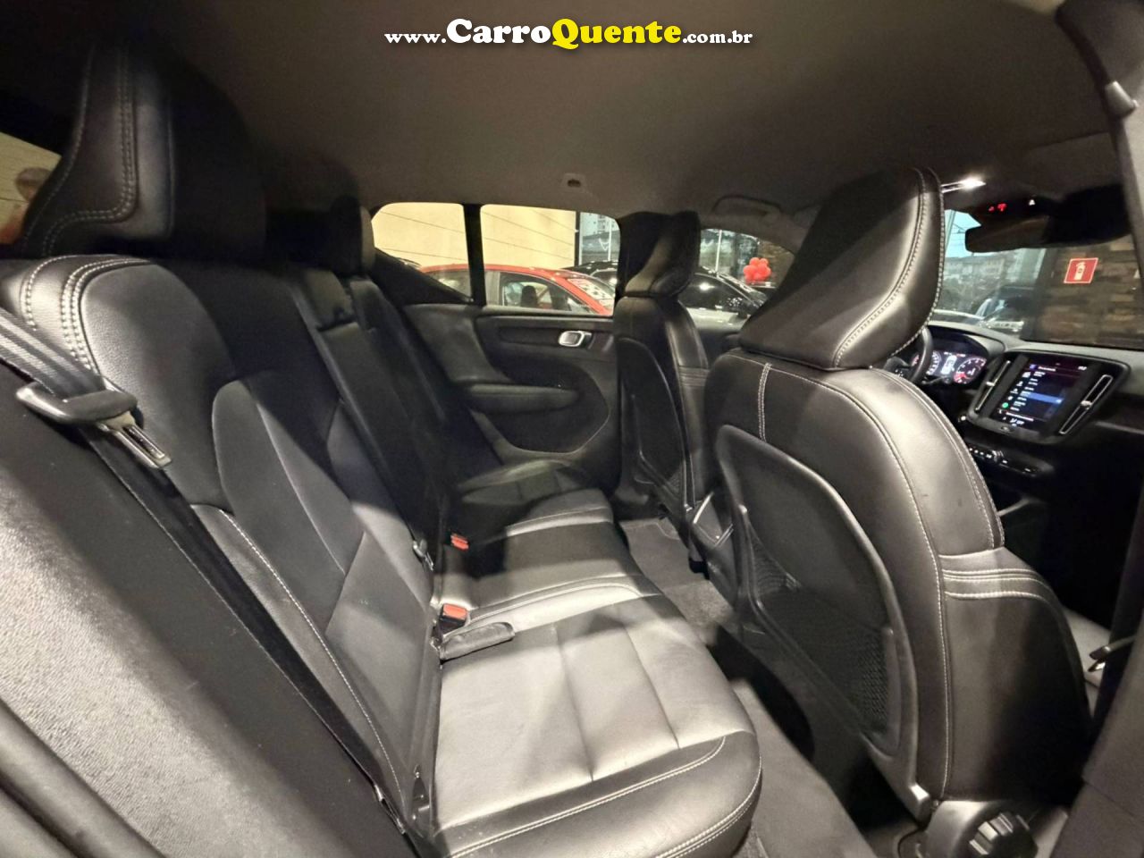 VOLVO XC40 2.0 T4 2019 - Loja