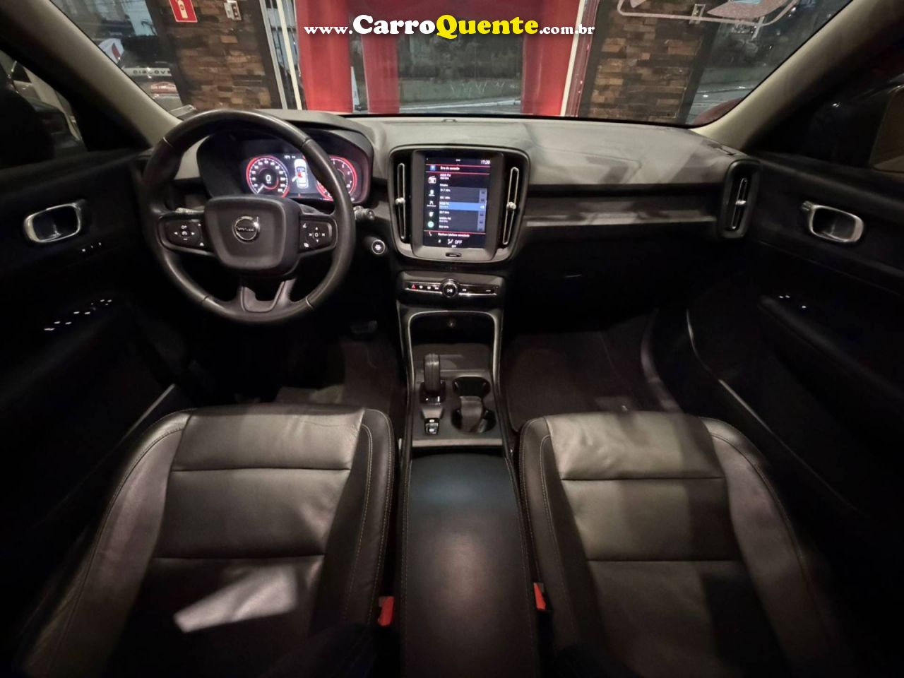 VOLVO XC40 2.0 T4 2019 - Loja