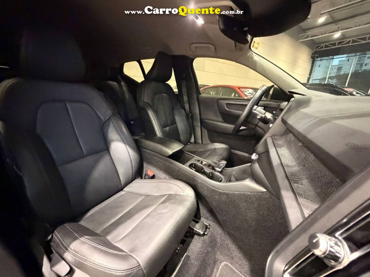 VOLVO XC40 2.0 T4 2019 - Loja