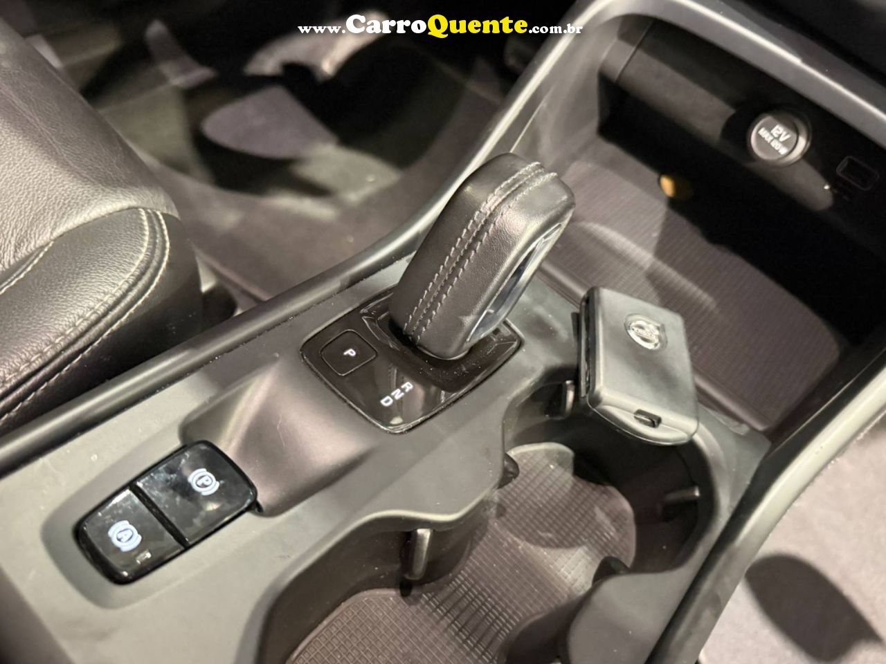 VOLVO XC40 2.0 T4 2019 - Loja