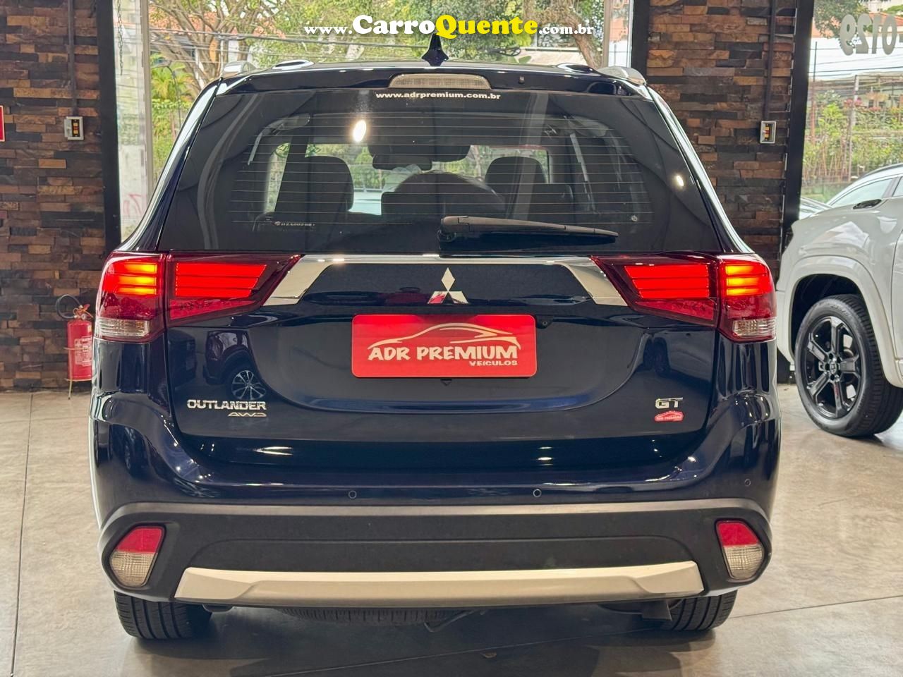 MITSUBISHI OUTLANDER 3.0 GT 4X4 V6 24V 2017 - Loja