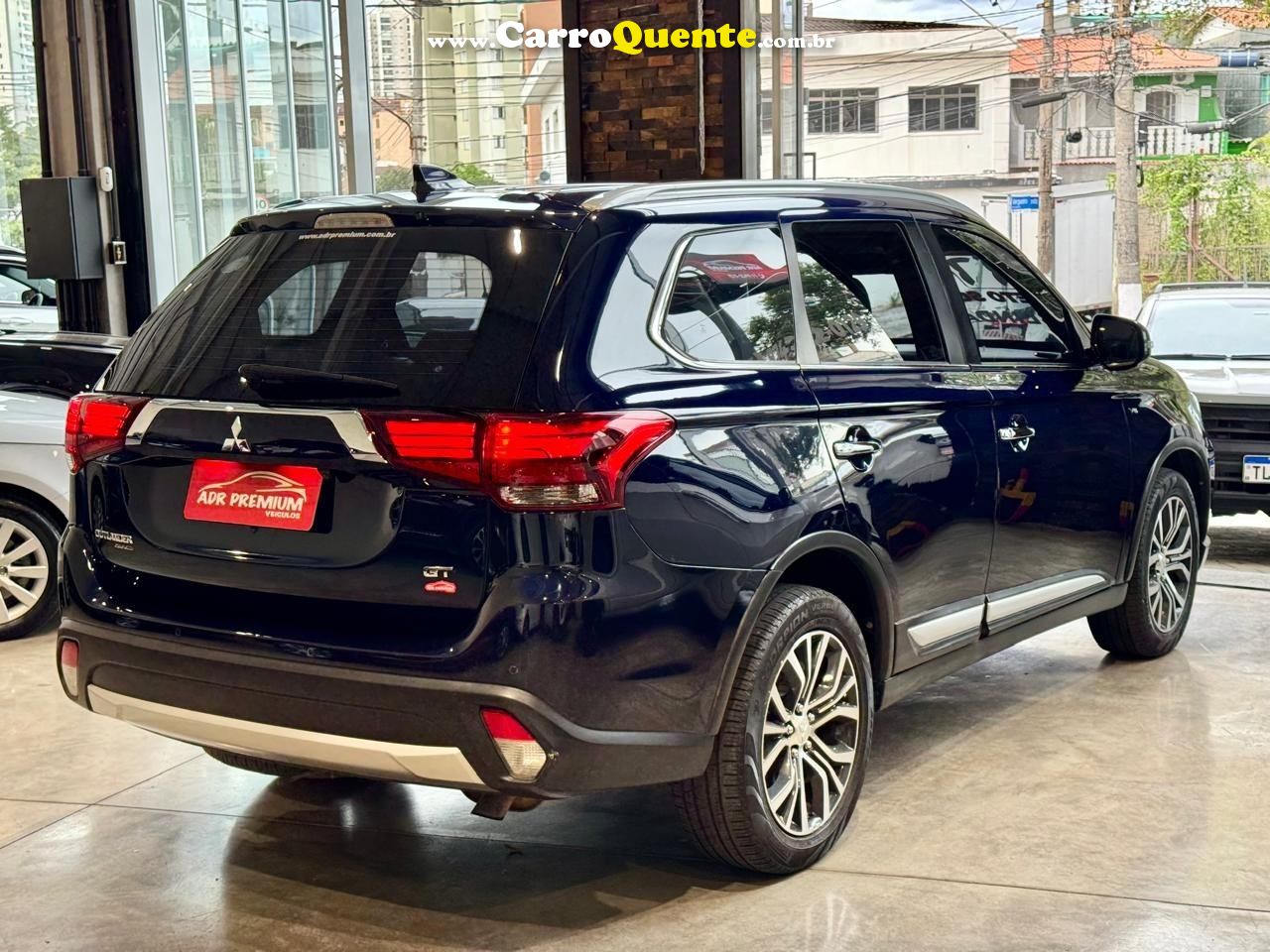 MITSUBISHI OUTLANDER 3.0 GT 4X4 V6 24V 2017 - Loja