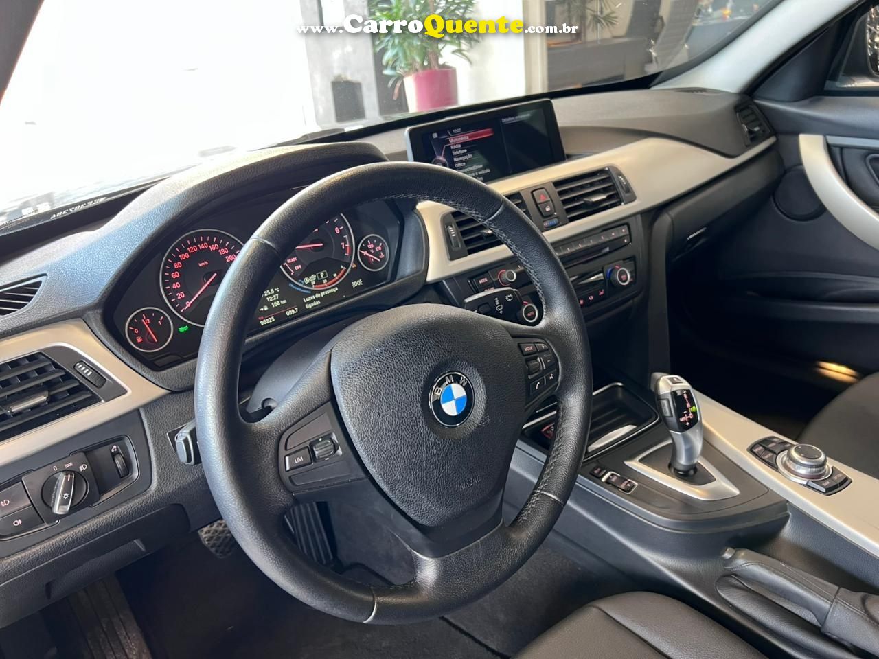 BMW 320i 2.0 16V TURBO 2014 - Loja