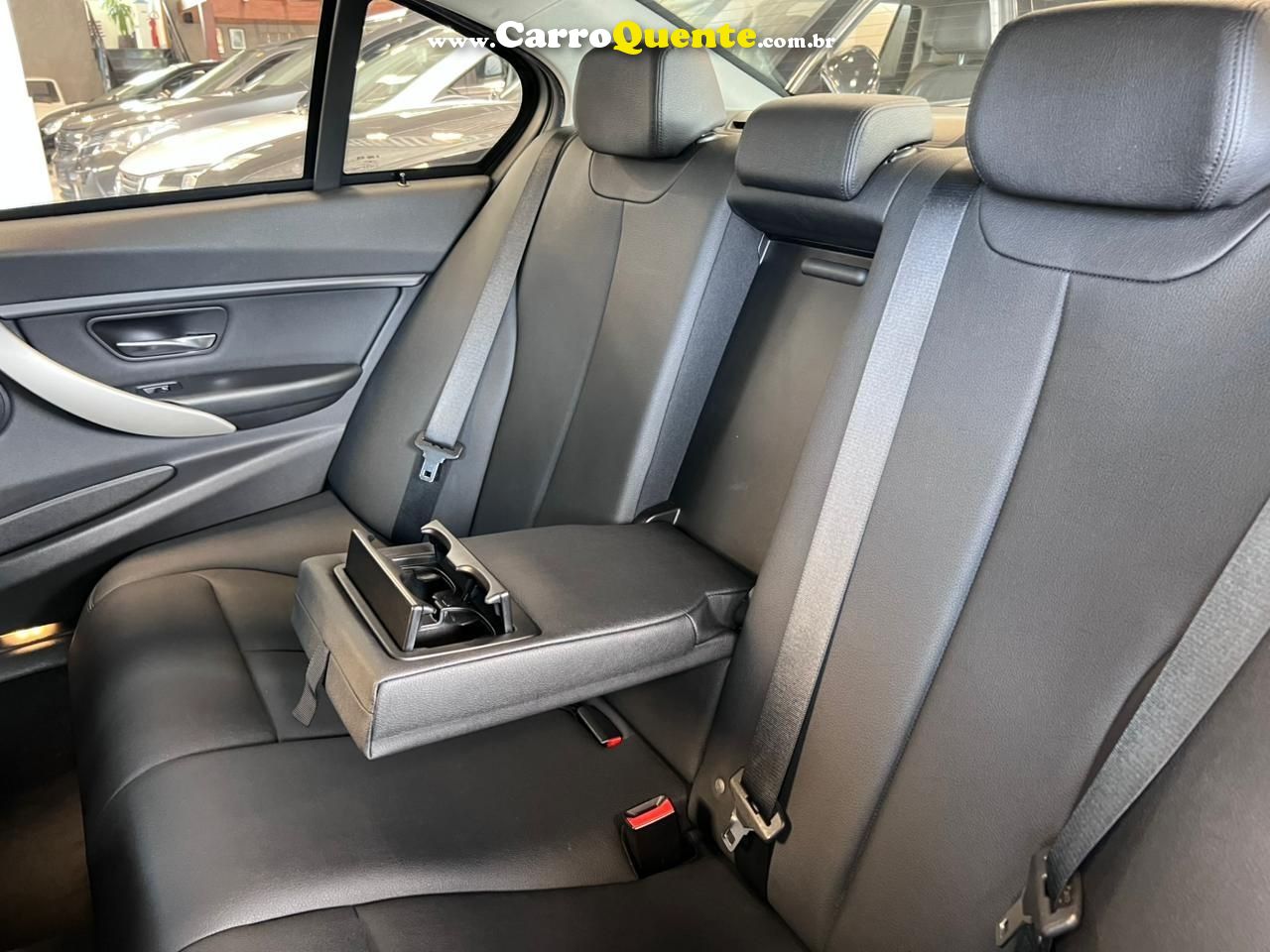 BMW 320i 2.0 16V TURBO 2014 - Loja