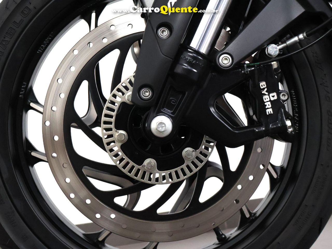 BAJAJ DOMINAR 400 ABS 2023 - Loja