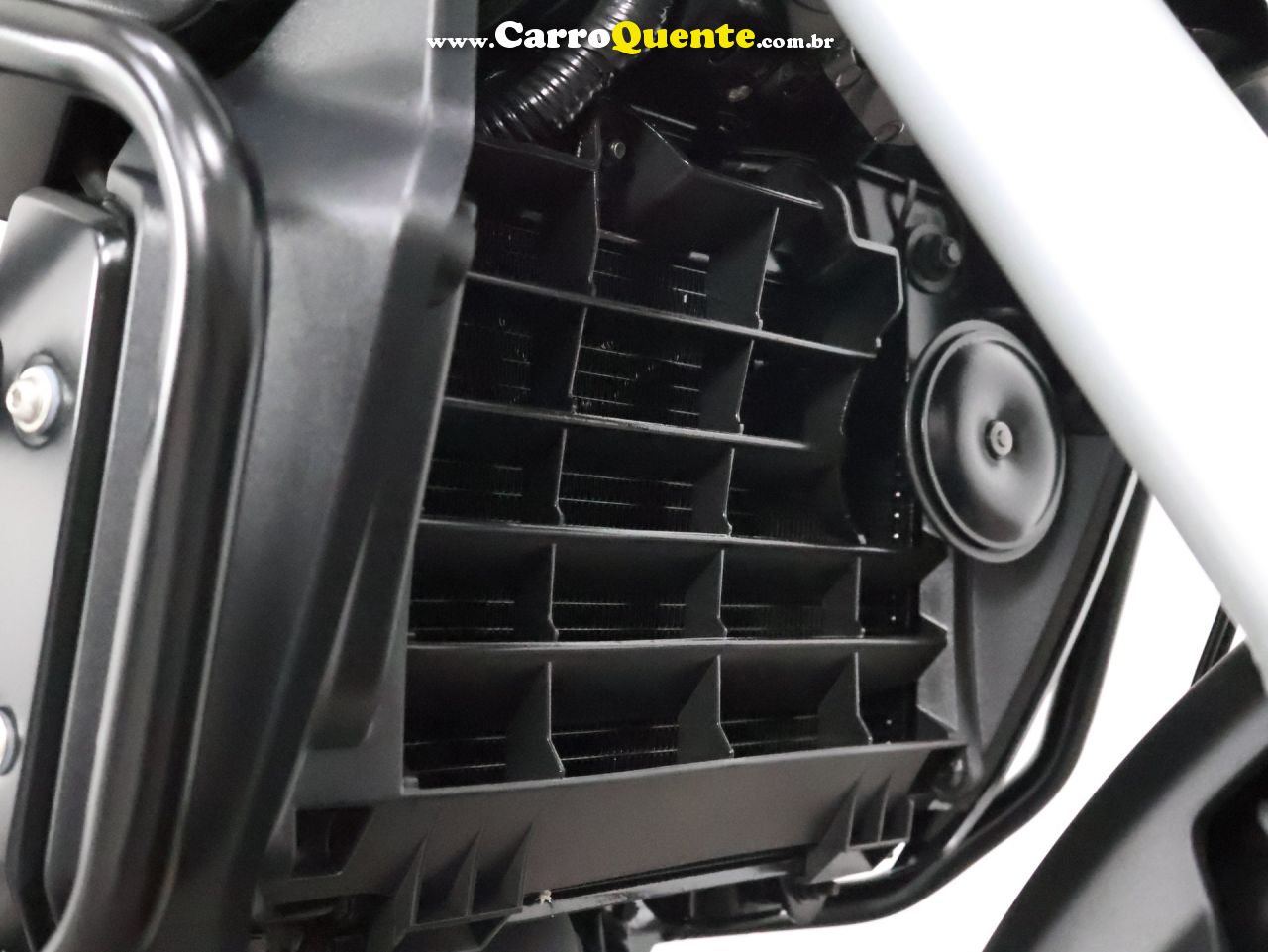 BAJAJ DOMINAR 400 ABS 2023 - Loja
