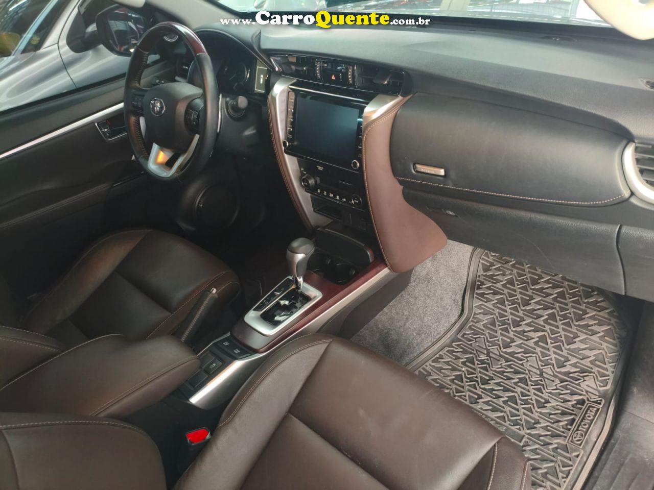TOYOTA   HILUX SW4 SRV 4X2 2.7 FLEX 16V AUT.   PRATA 2020 2.7 FLEX - Loja