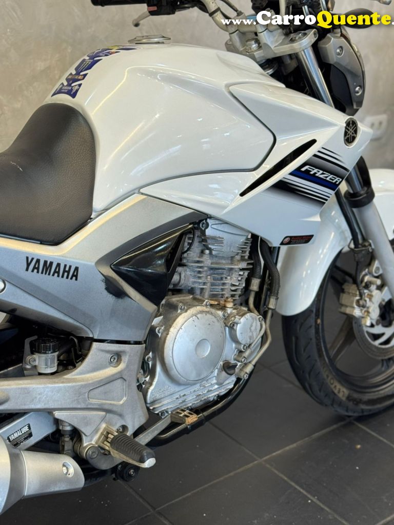 YAMAHA    FAZER YS250   BRANCO 2015 250 GASOLINA - Loja