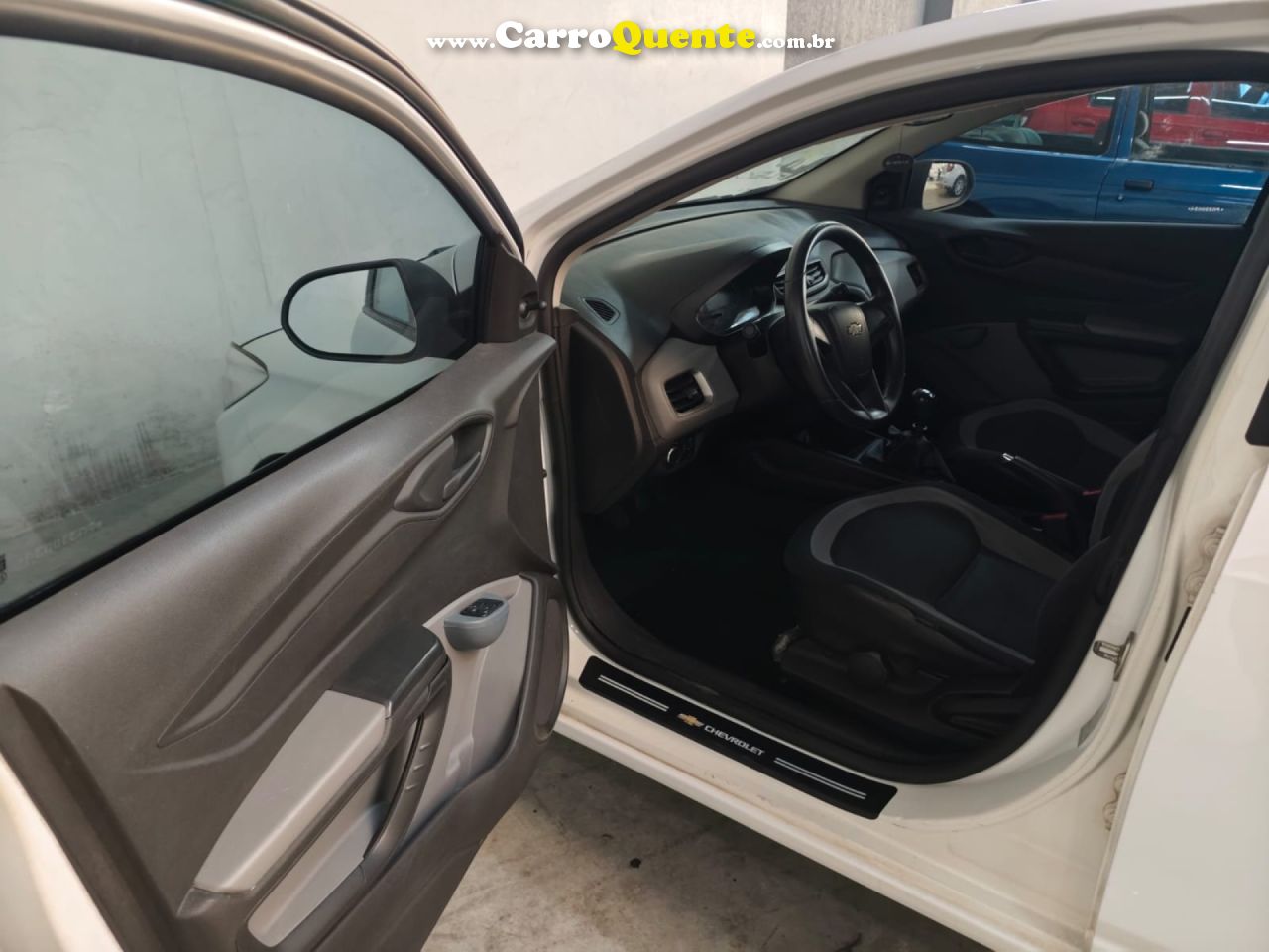 CHEVROLET   ONIX HATCH LS 1.0 8V FLEXPOWER 5P MEC.   BRANCO 2015 1.0 FLEX - Loja