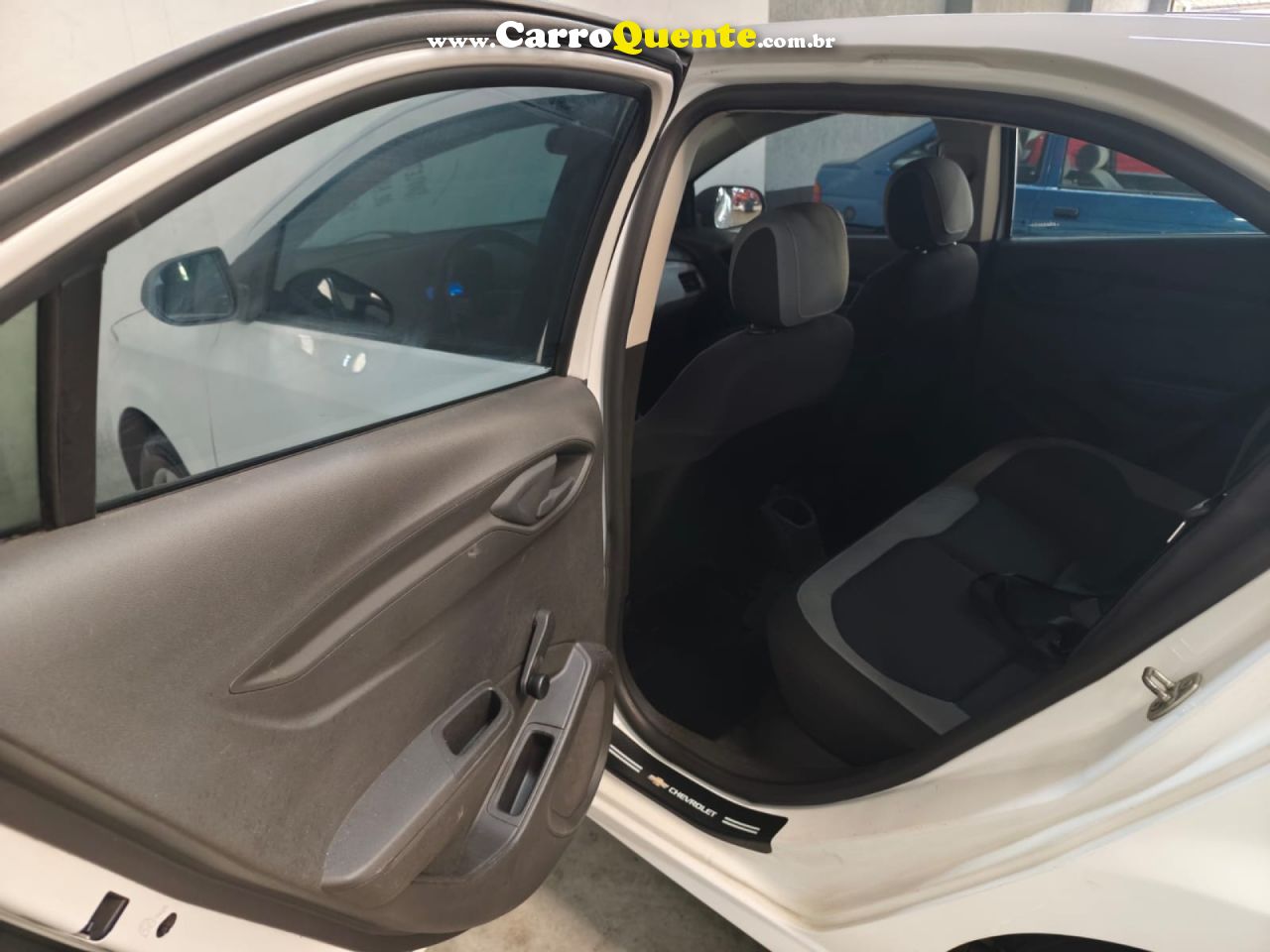 CHEVROLET   ONIX HATCH LS 1.0 8V FLEXPOWER 5P MEC.   BRANCO 2015 1.0 FLEX - Loja