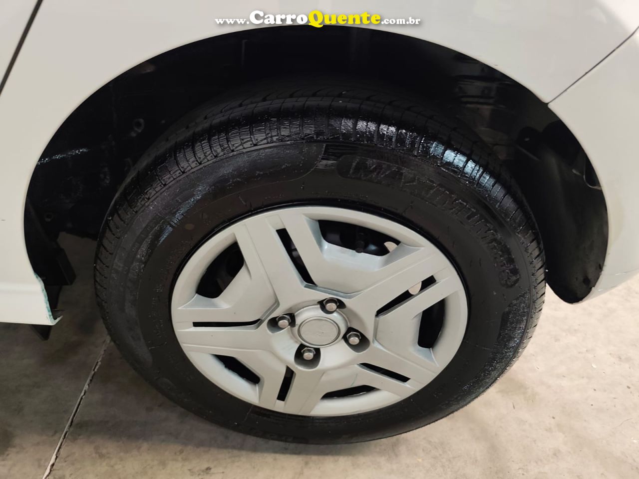 CHEVROLET   ONIX HATCH LS 1.0 8V FLEXPOWER 5P MEC.   BRANCO 2015 1.0 FLEX - Loja