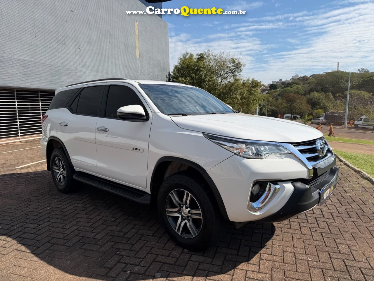 TOYOTA   HILUX SW4 SRV 4X2 2.7 FLEX 16V AUT.   BRANCO 2019 2.7 FLEX - Loja