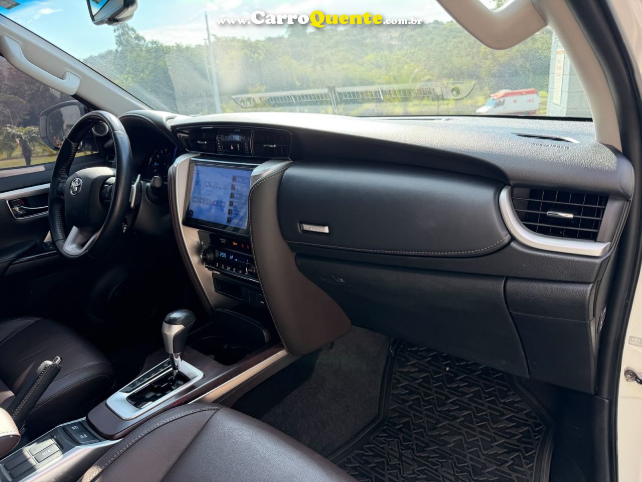 TOYOTA   HILUX SW4 SRV 4X2 2.7 FLEX 16V AUT.   BRANCO 2019 2.7 FLEX - Loja