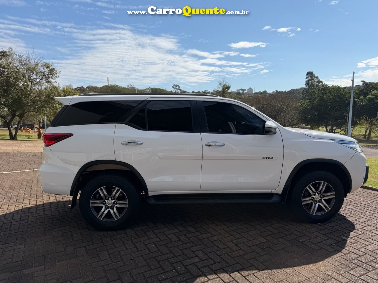 TOYOTA   HILUX SW4 SRV 4X2 2.7 FLEX 16V AUT.   BRANCO 2019 2.7 FLEX - Loja